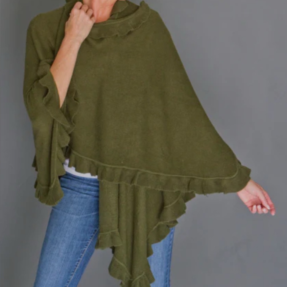 April Marín Olive Green City Ruffle Shawl